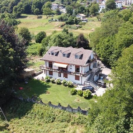 Villa Immersa Nel Verde A Lanzo dʼIntelvi Kültér fotó
