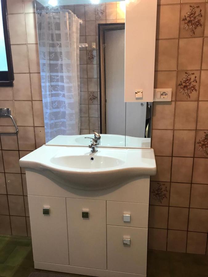 Villa Immersa Nel Verde A Lanzo dʼIntelvi Kültér fotó